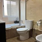 Piso Familiar Con Perfecta Ubicacion דירה